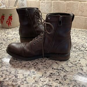 Men’s Steve Madden Brown Boots. Gently used. Size 10. Zip up sides. Nice & clean
